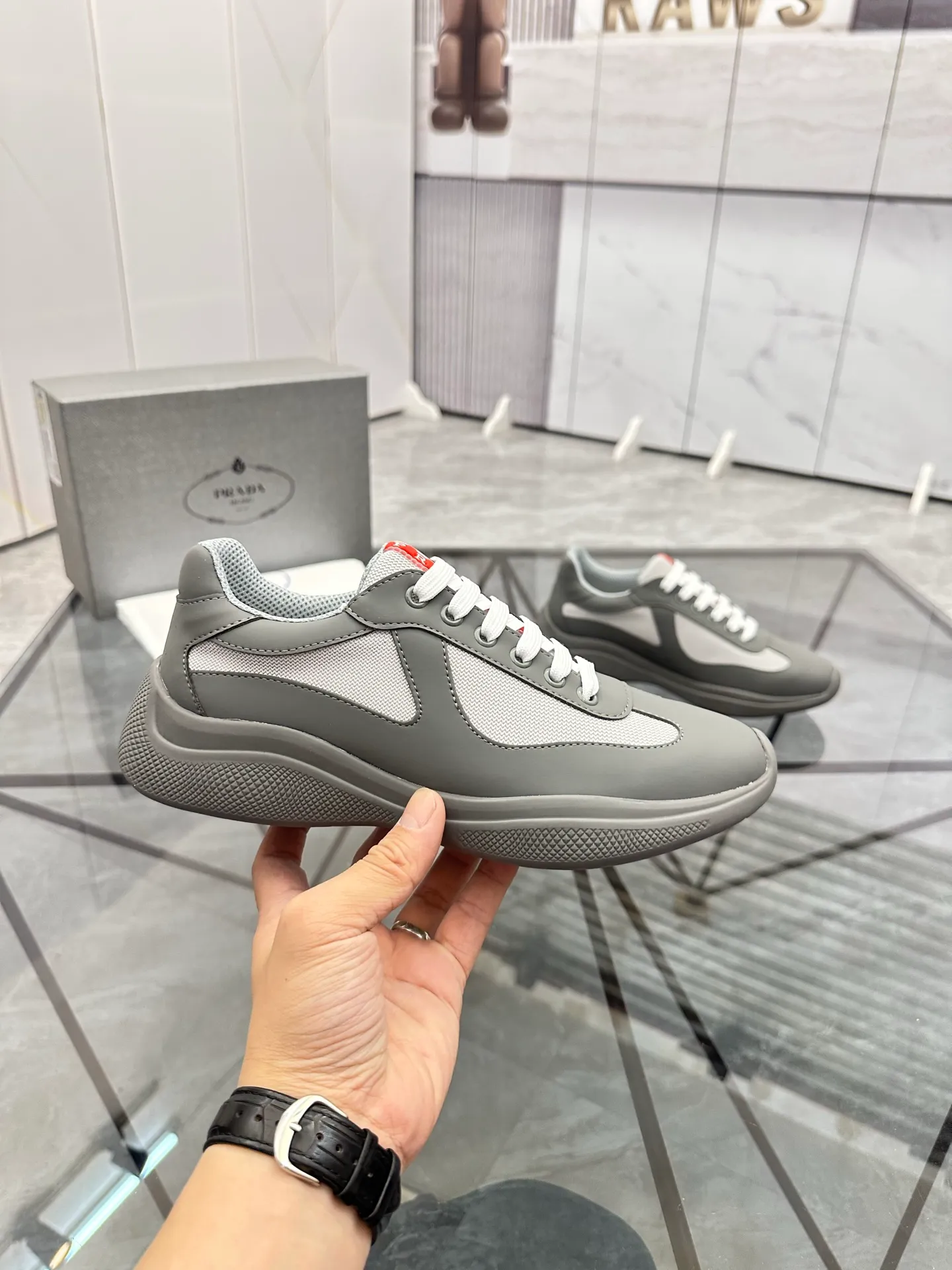 Men's shoes: 💰P360¥ Product trademark: Prada *"Prada*" low-top casual shoes Regular size: 35-47 (can be customized to 48) couple style Product materials: imported silk leather upper, breathable lining, original outsole. Number: 943